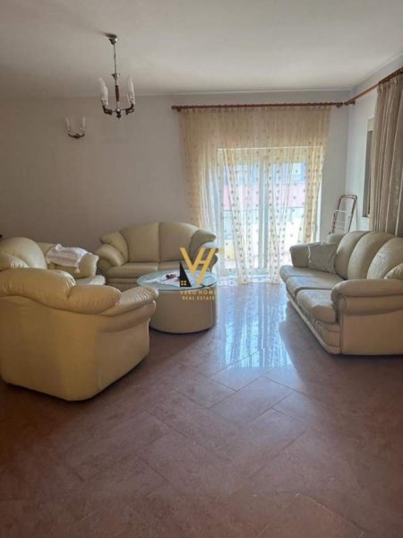 Durres, jepet me qera apartament 3+1 Kati 8, 165 m² 400 Euro (vollga)
