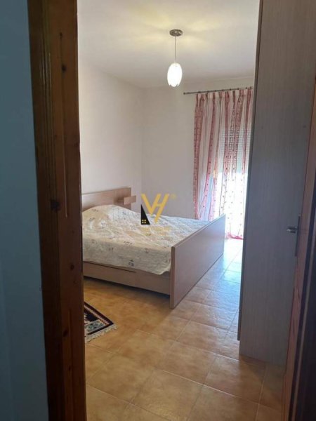 Durres, jepet me qera apartament 3+1 Kati 8, 165 m² 400 Euro (vollga)
