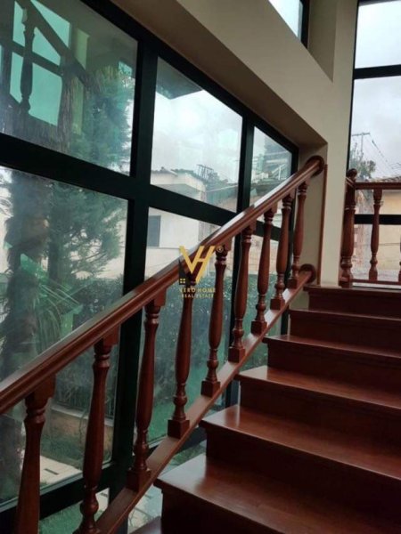 Tirane, jepet me qera Vile 3+1 Kati 0, 410 m² 2.000 Euro (selite)