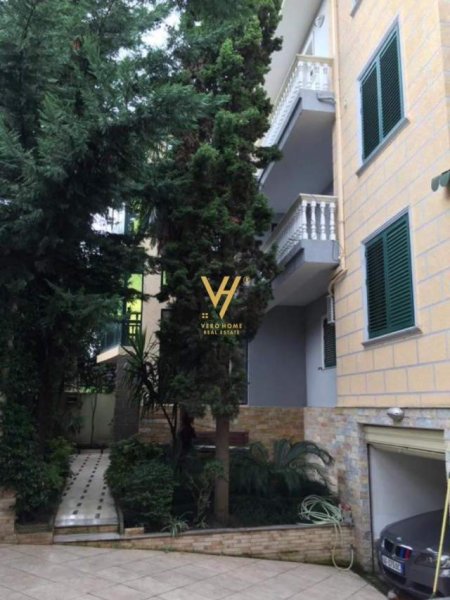 Tirane, jepet me qera Vile 3+1 Kati 0, 410 m² 2.000 Euro (selite)