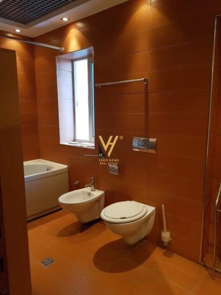 Tirane, jepet me qera Vile 3+1 Kati 0, 410 m² 2.000 Euro (selite)