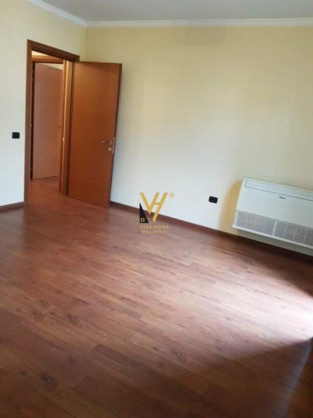 Tirane, jepet me qera Vile 3+1 Kati 0, 410 m² 2.000 Euro (selite)