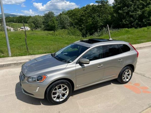 Tirane, shes makine Volvo Xc60 gas/bezine Viti 2015,