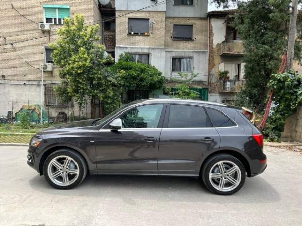 Tirane, shes makine Audi Q5 S-line fabrike 2.0T super full Viti 2011, 10.500 Euro