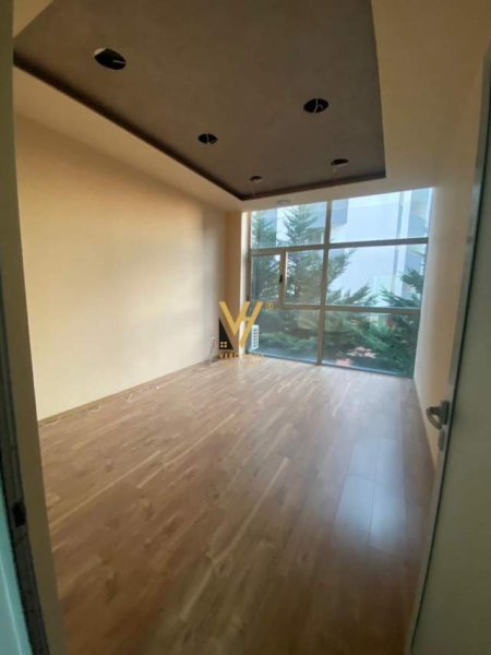 Tirane, shes ambjent biznesi Kati 1, 195 m² 350.000 Euro (unaza e re)