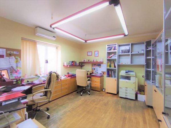 Tirane, shes zyre Kati 0, 137 m² 160.000 Euro (NE RRUGEN "FORTUZI", AFER MINISTRISE SE DREJTESISE)