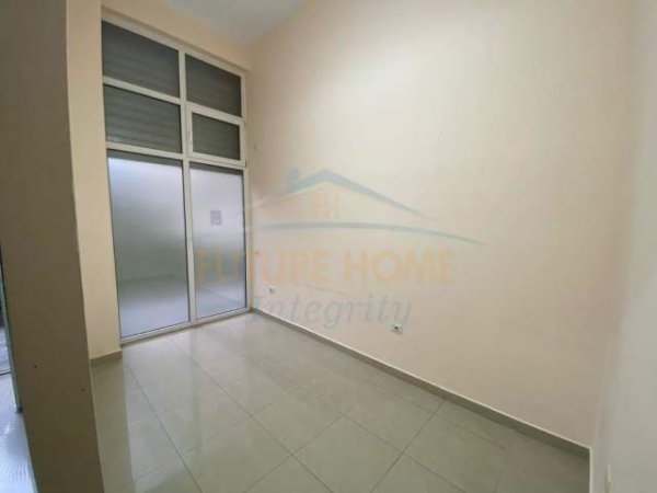 Tirane, shitet ambjent biznesi Kati 0, 35 m² 85.000 Euro (Pazari i Ri)