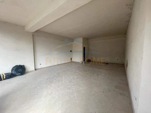 Tirane, shitet ambjent biznesi Kati 0, 66 m² 160.000 Euro (Brryli)