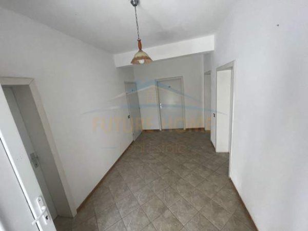Durres, shitet hotel 500 m² 650.000 Euro (Mali i Robit)