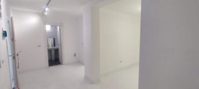 Tirane, shes ambjent biznesi 110 m2 129.990 Euro