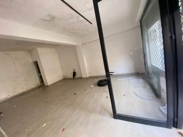 Tirane, shitet dyqan Kati 0, 56 m² 85.000 Euro (Komuna e Parisit)tek Shkolla Feniks