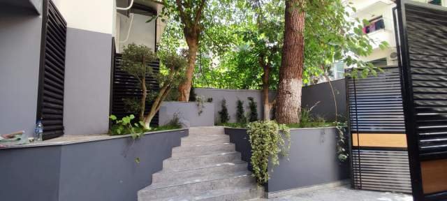 Tirane, shes ambjent biznesi 110 m2 129.990 Euro