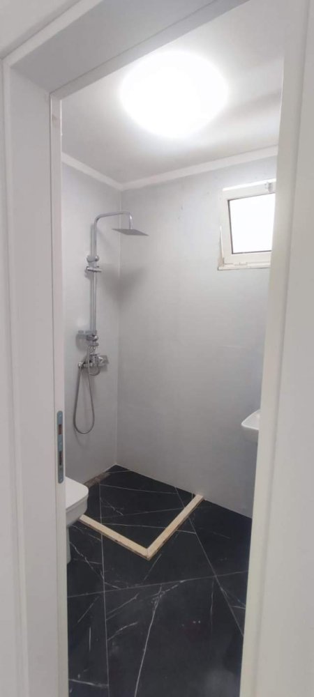 Tirane, shes ambjent biznesi 110 m2 129.990 Euro