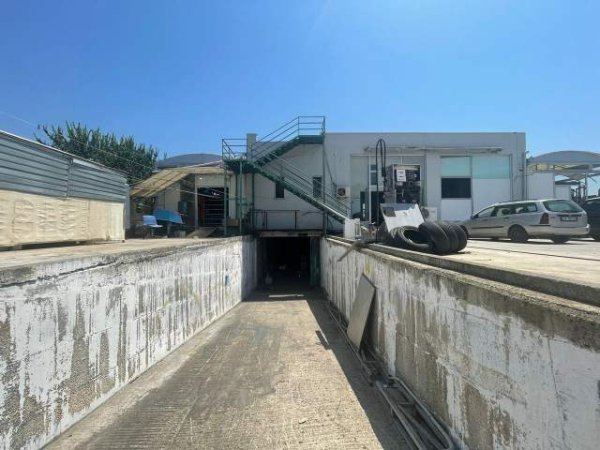 Tirane, shes magazine Kati 0, 3.500 m² 370.000 Euro (Fushe Preze)