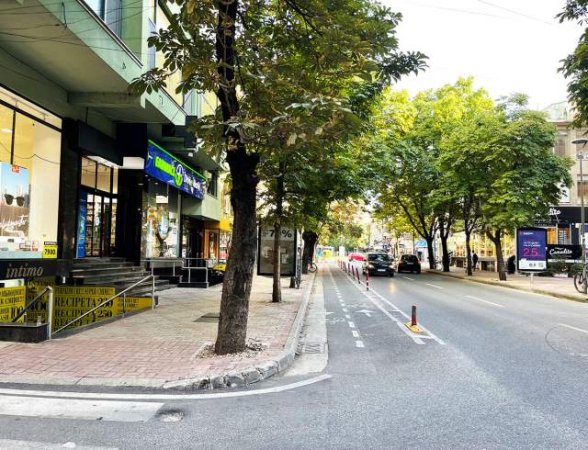 Tirane, shitet dyqan Kati 0, 94 m² 300.000 Euro (PRANË SHESHIT "WILLSON")