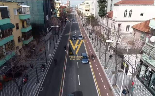 Tirane, shitet dyqan Kati 0, 80 m² 300.000 Euro (RRUGA E DURRESIT)