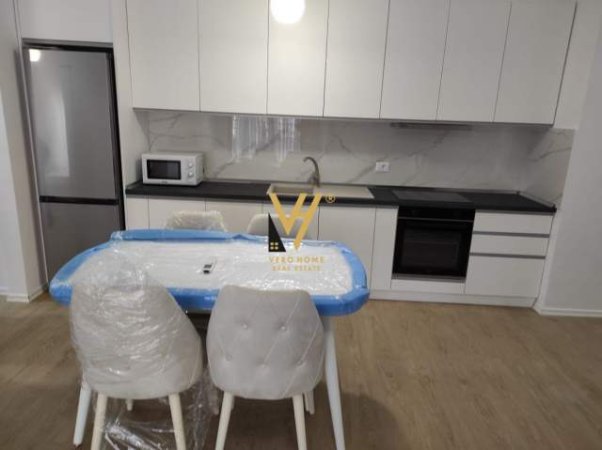 Tirane, jepet me qera apartament 2+1 Kati 3, 95 m² 900 Euro (deliorgji)