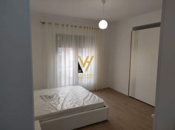 Tirane, jepet me qera apartament 2+1 Kati 3, 95 m² 900 Euro (deliorgji)