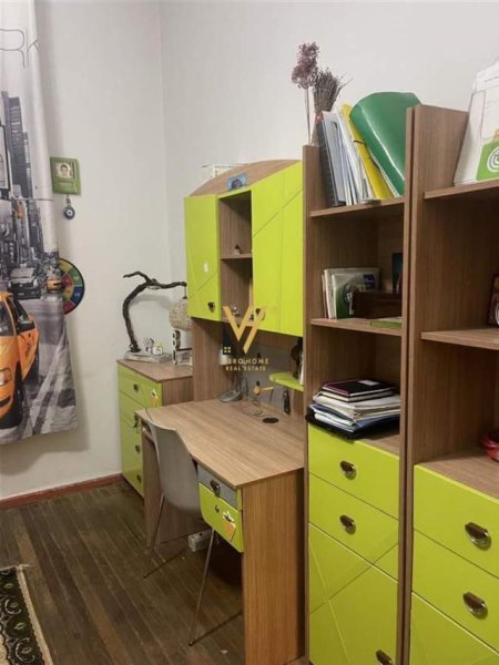 Tirane, jepet me qera apartament 3+1 Kati 0, 150 m² 750 Euro (TEK SHKOLLA “ PARTIZANI”, NE RRUGEN 4 DËSHMORË)