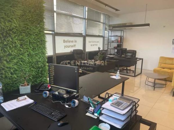 Tirane, shes ambjent biznesi Kati 1, 380 m² 700.000 Euro (Ish Stacioni i Fundit i Tiranes se Re)