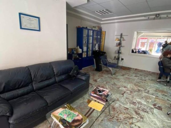 Tirane, shitet ambjent biznesi Kati 0, 40 m² 100.000 Euro (Komuna e Parisit)