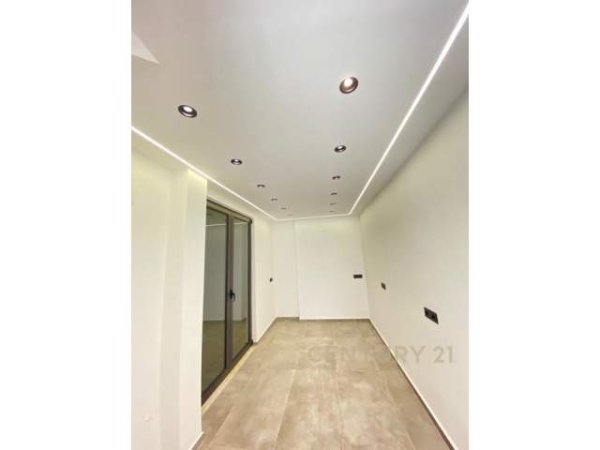 Tirane, shitet ambjent biznesi Kati 0, 30 m² 90.000 Euro