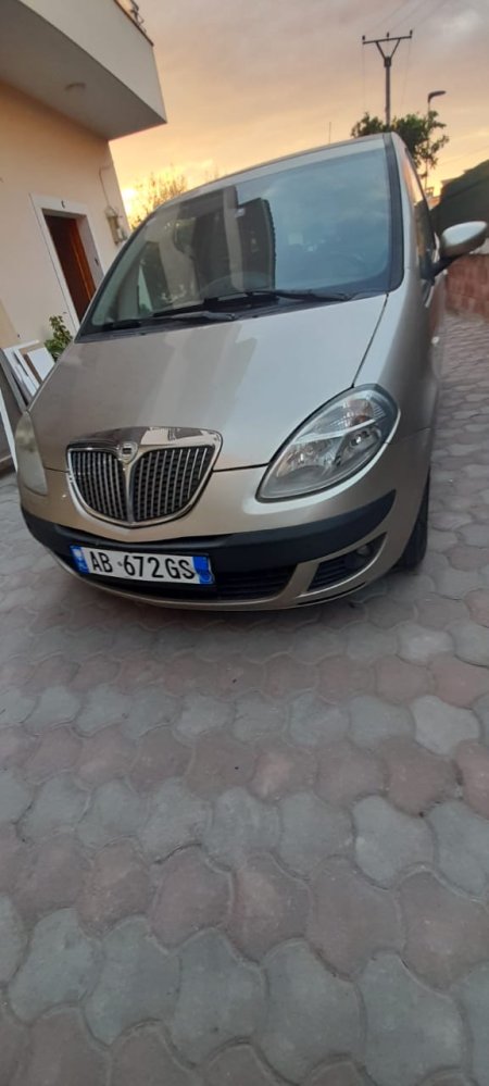 Tirane, shitet makine Lancia Musa Viti 2008, 3.500 Leke