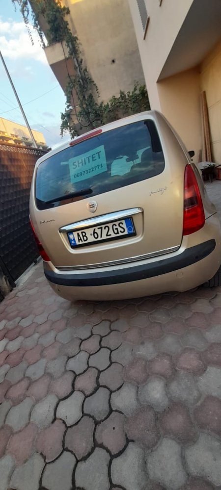 Tirane, shitet makine Lancia Musa Viti 2008, 3.500 Leke