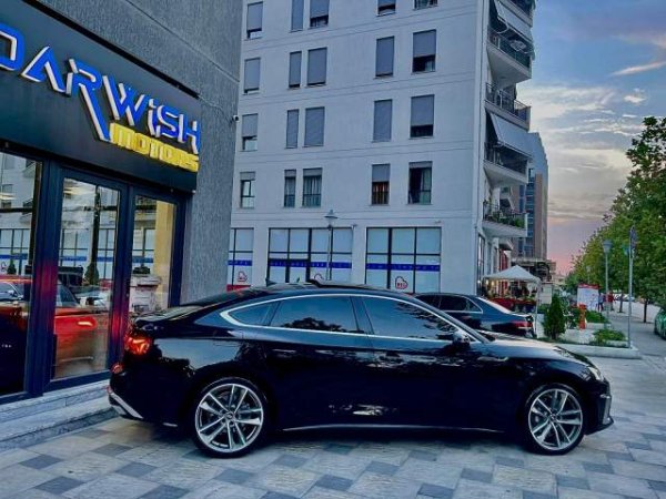Tirane, shitet makine Audi A5 Viti 2021,