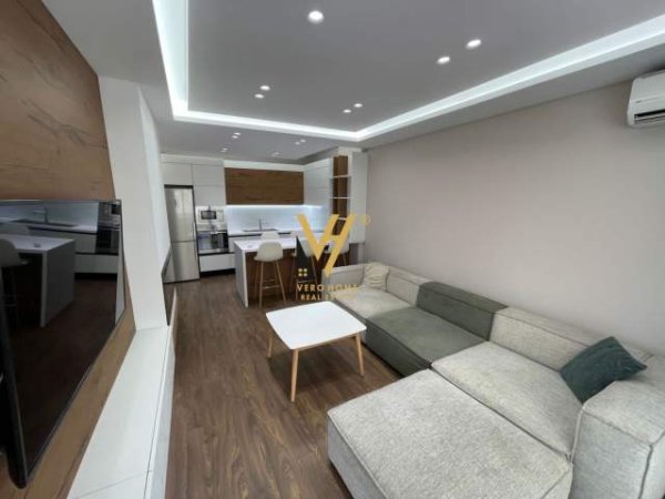 Tirane, jepet me qera apartament 2+1 Kati 6, 90 m² 900 Euro (KOMUNA E PARISIT)