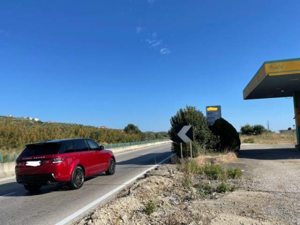 Lushnje, shitet ambjent biznesi 6.000 m²  (AUTOSTRADA RROGOZHINE-LUSHNJE)