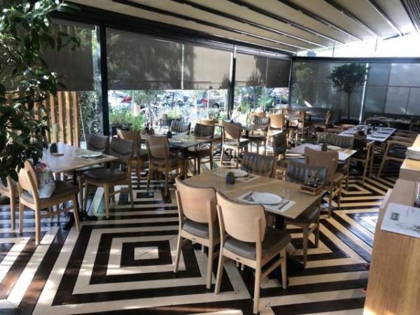 Tirane, shitet lokal Kati 0, 250 m² 80.000 Euro (Komuna e Parisit)