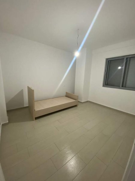 Tirane, jap me qera apartament 2+1 Kati 1, 20.000 Leke Kopshti botanik