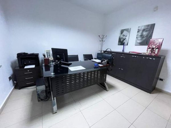 Tirane, shes dyqan Kati 0, 131 m² 540.000 Euro (RRUGA “PERLAT REXHEPI”, MBRAPA PRESIDENCES)