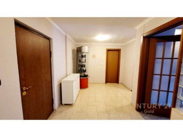 Tirane, shitet ambjent biznesi Kati 0, 160 m² 300.000 Euro (rruga e durresit)