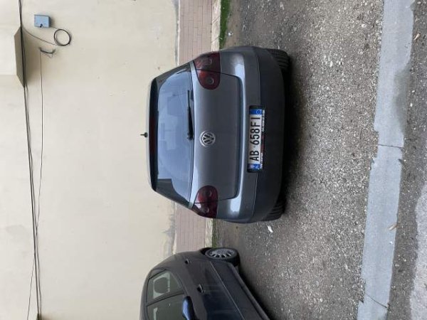 Tirane, shes makine Volkswagen Golf 5 Viti 2005, 4.500 Euro