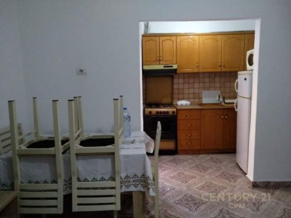 Tirane, jap me qera apartament 1+1+BLK Kati 5, 63 m² 300 Euro (Pallati me shigjeta)