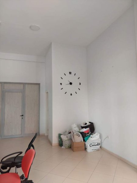 Tirane, shitet ambjent biznesi Kati 1, 56 m²  (Tom Plezha)