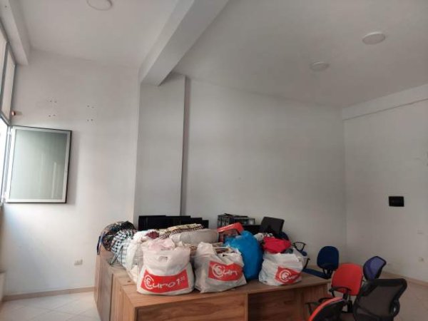 Tirane, shitet ambjent biznesi Kati 1, 56 m²  (Tom Plezha)
