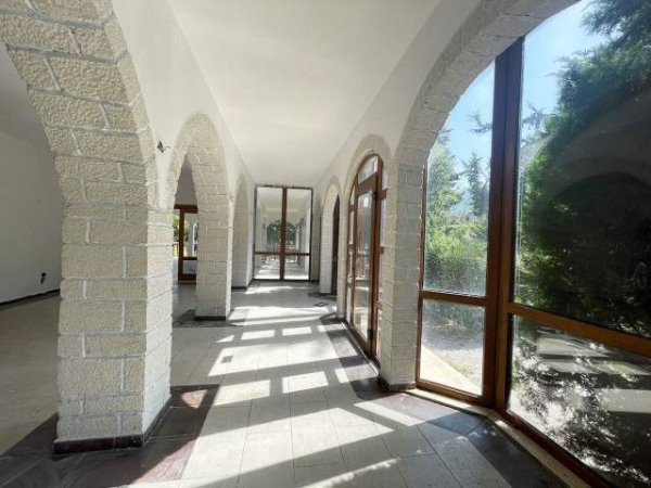 Tirane, shes truall + godine 1.412 m² toke + 247 m2 godine (385.000 Euro) (NË BERZHITE, PRANË RESORTIT PALMANOVA)