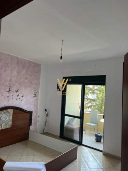 Tirane, jepet me qera apartament 2+1 Kati 4, 150 m² 500 Euro (LIQENI I THATE)