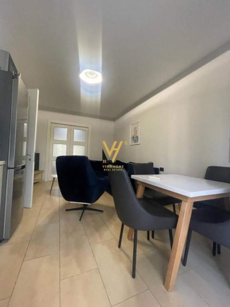 Tirane, jepet me qera apartament 1+1 Kati 3, 70 m² 1.000 Euro (blloku)