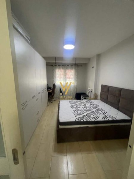 Tirane, jepet me qera apartament 1+1 Kati 3, 70 m² 1.000 Euro (blloku)