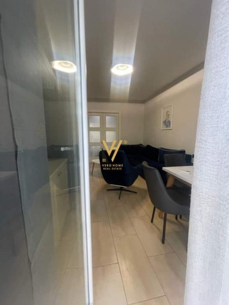 Tirane, jepet me qera apartament 1+1 Kati 3, 70 m² 1.000 Euro (blloku)