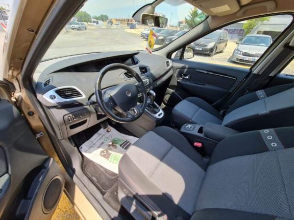 Tirane, jap me qera makine karavan Renault GRAND SCENIC 3 Viti 2015, 50 eur/dita