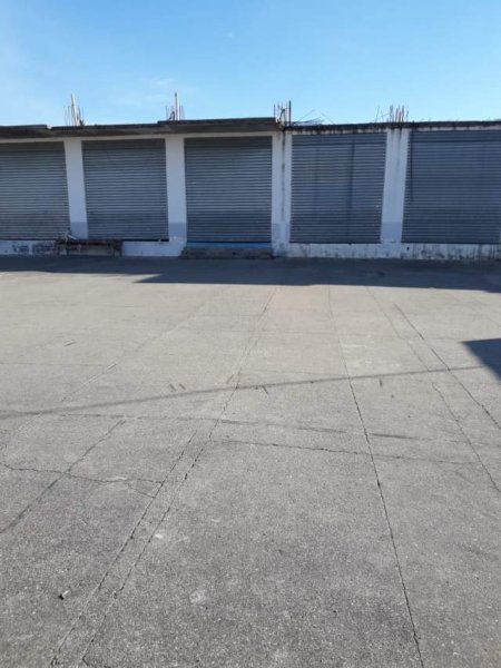 Divjake, shitet magazine Kati 0, 730 m² 300.000 Euro (rruga e Divjakes)
