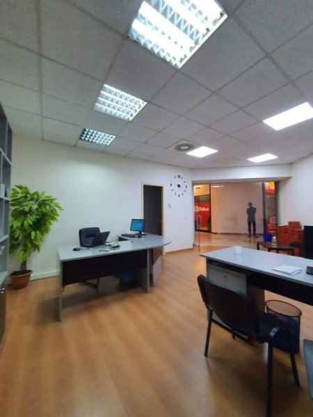 Tirane, shes dyqan Kati 1, 40 m² 185.000 Euro (Rr. Abdi Toptani (Torre Drin - Plaza))
