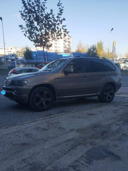 Tirane, shitet xhip BMW X5 Viti 2005, 6.200 Euro