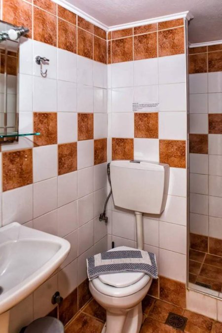 Greqi, Halkidiki Shitet hotel me 24 dhoma 1.140 m²