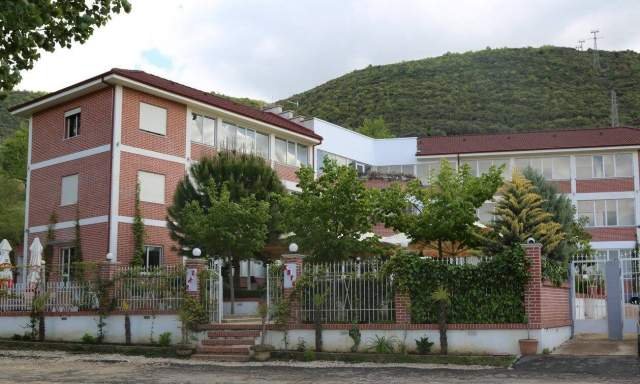 Tirane, shitet 2.435 m² 1.100.000 Euro